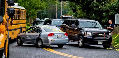 El vehículo de una de las víctimas en el lugar donde se produjo un tiroteo en Maryland.