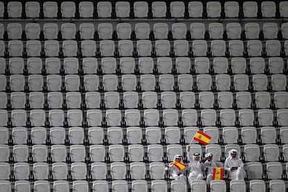 Aficionados de la selección española en las gradas del estadio Al-Thumama Stadium de Doha (Catar), durante el encuentro entre España y Costa Rica. 