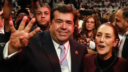 Claudia Sheinbaum con el senador Pedro Haces, líder de la Confederación Autónoma de Trabajadores y Empleados de México (CATEM), en noviembre de 2023.