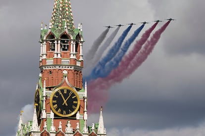 Aviones rusos ensayan para el Día de la Victoria.