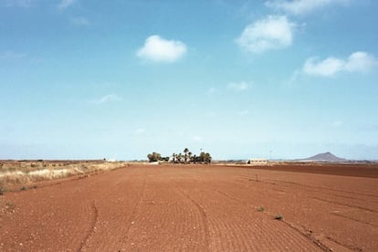 Una de las medidas paliativas propuestas consiste en la roturación de los campos de cultivo en perpendicular al de la pendiente (que conduce a la laguna). Apenas se ha aplicado.