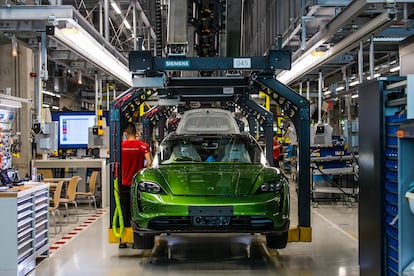 La fábrica de Porsche en Stuttgart (Alemania). China es su principal mercado internacional y envían un 10% de los vehículos por tren. 