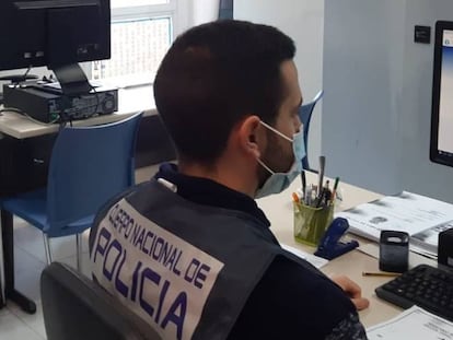 Oficina lujosa en el centro, ‘call center’ en el extrarradio: desmantelada una red de falsos brókeres que montaban chiringuitos financieros