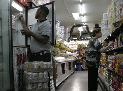 Un supermercado en Caracas, después de que Chávez suspendiera los cortes de luz en la capital.
