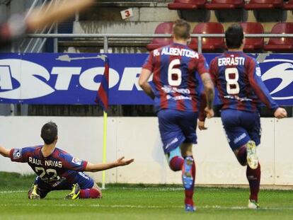 Raúl Navas muestra su alegría tras marcar el primer gol del Eibar.