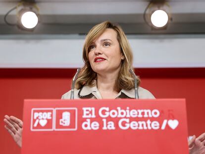 La portavoz del PSOE y ministra de Educación, Pilar Alegría durante la rueda de prensa tras la Ejecutiva del partido este lunes en su sede de Madrid.