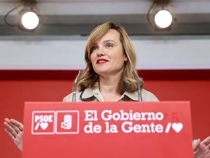 La portavoz del PSOE y ministra de Educación, Pilar Alegría durante la rueda de prensa tras la Ejecutiva del partido este lunes en su sede de Madrid.