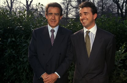 Jean-Luc Lagardère y su hijo Arnaud, tras una rueda de prensa en 1993. 