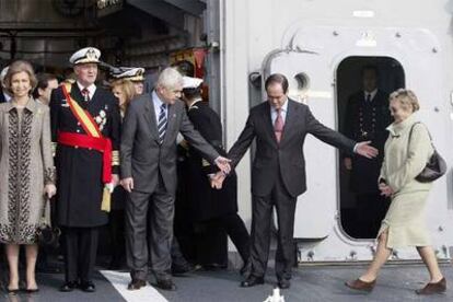 Los Reyes, a la izquierda, junto a Pasqual Maragall, José Bono y la esposa del presidente catalán.