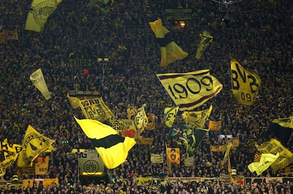 Aficionados del Borussia Dortmund, antes del comienzo del partido.