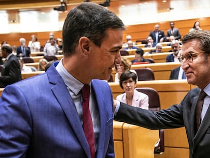 Pedro Sánchez y Alberto Núñez Feijóo se saludaban el 6 de junio en la sesión de control al Gobierno en el Senado.