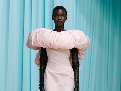 Nina Ricci: Harris Reed sigue arriesgando al máximo con el volumen