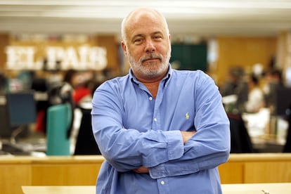 El periodista Ramón Lobo, fallecido este miércoles, en la redacción de EL PAÍS en 2010.