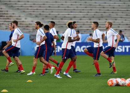 La selecci&oacute;n de EE UU entrena en el Rose Bowl de Pasadena.