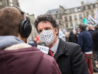 El diputat Paul Molac en la manifestació per l'ensenyament del bretó, el mes passat.