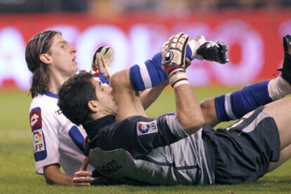 Filipe Luis tras ser lesionado por Iraizoz.