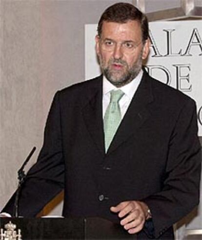 El ministro del Interior, Mariano Rajoy, se dirije a los periodistas para explicar los detalles de la detención de <i>Willy</i>.