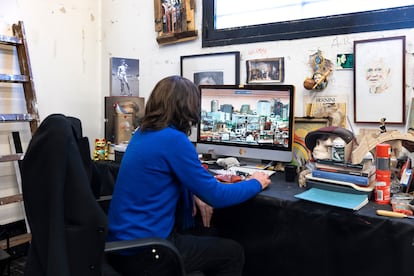 Manuel Mendanha trabaja en su taller.