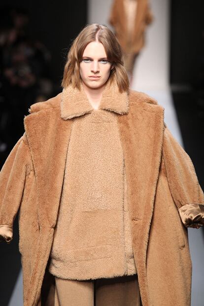 Desfile de Max Mara de Otoño/invierno 2013, la primer avez que la firma subió a la pasarela el ‘Teddy Coat’