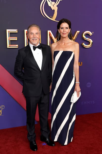 Don Johnson posó en la alfombra roja junto a su mujer Kelley Phleger.