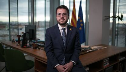 El President en funcions de la Generalitat, Pere Aragonès, al seu despatx.