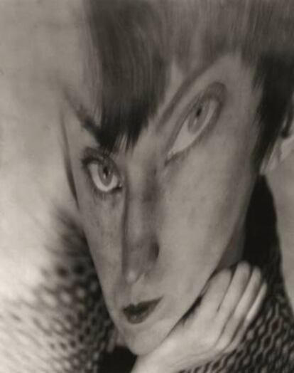 'Autorretrato, distorsión' (hacia 1930), de Berenice Abbot.