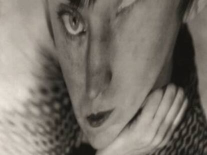 'Autorretrato, distorsión' (hacia 1930), de Berenice Abbot.