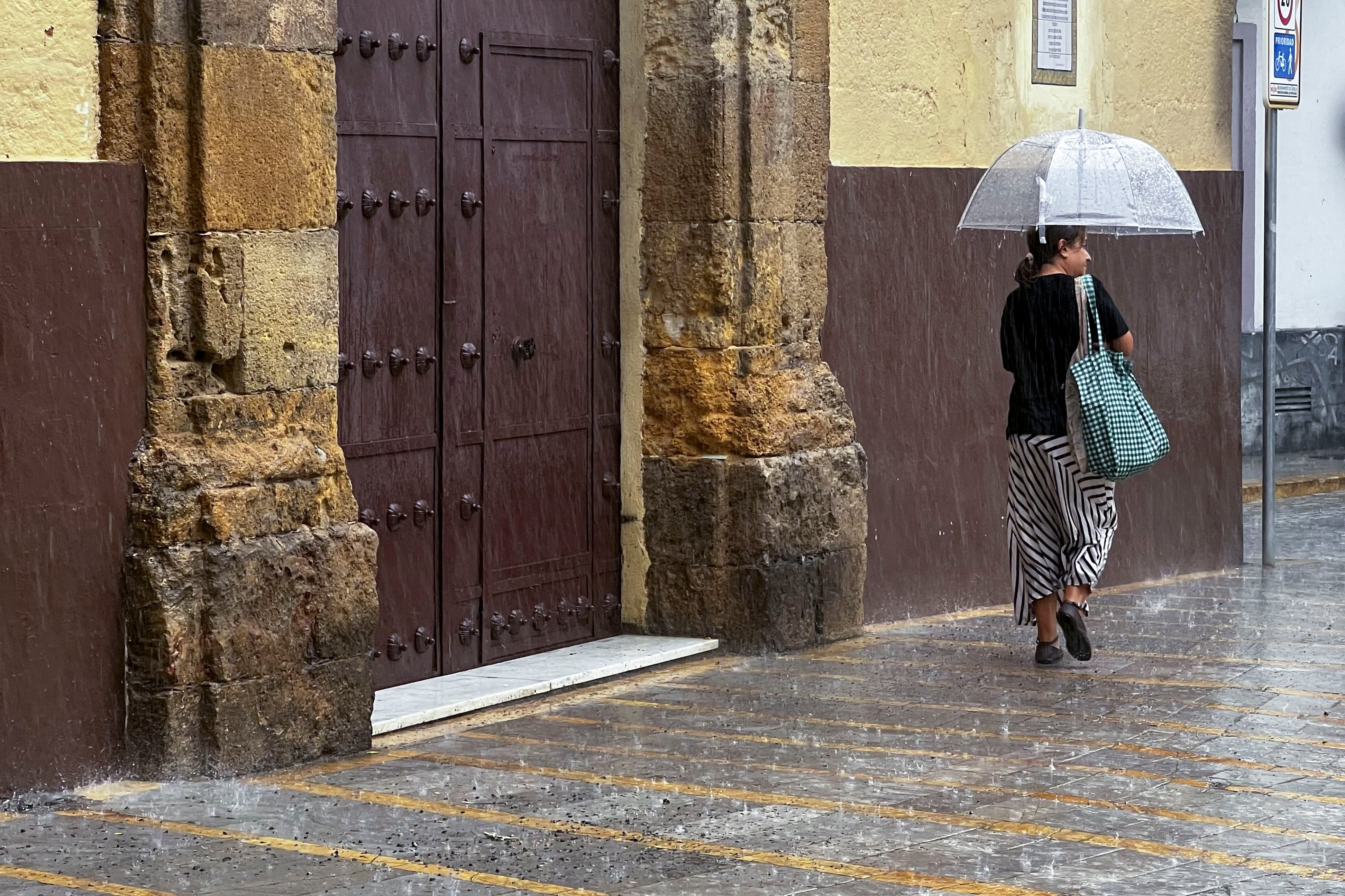 Aviso rojo por lluvia en Tarragona tras descargar con furia 123 litros en Cáceres y 73 en Requena