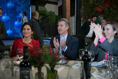 Isabel Díaz Ayuso, Alberto Núñez Feijóo y Cuca Gamarra, en la cena de Navidad del PP madrileño.