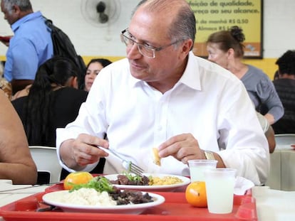 Alckmin em um restaurante da rede Bom Prato.