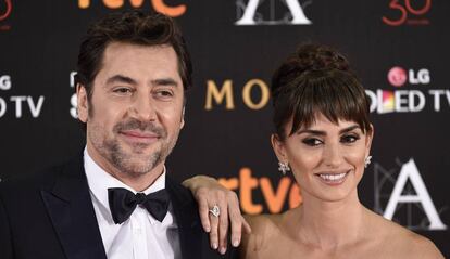 Los actores Javier Bardem y Penélope Cruz en los Goya de 2016.