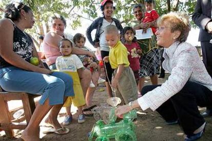 María Teresa Fernández de la Vega, en un centro de la ONG Pastoral da Crianza, de la localidad brasileña de Ceilandia.