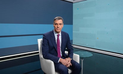 El presidente del Gobierno, Pedro Sánchez, momentos antes de su entrevista en TVE.
