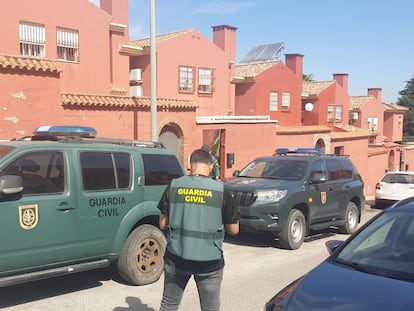 Agentes de la Guardia Civil que ha participado en la operación contra el narcotráfico en el Campo de Gibraltar, este martes.