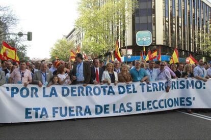 La marcha de la AVT a su paso por Génova