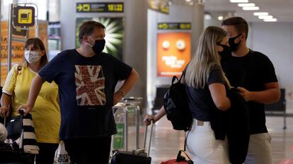 Passengers traveling to the UK in Tenerife Sur airport.