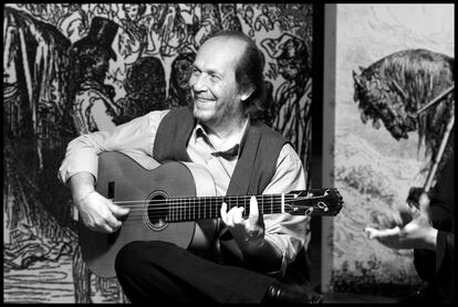 Paco de Lucía y su guitarra, en plena acción de la filmación de Flamenco, flamenco, filme de 2010.
