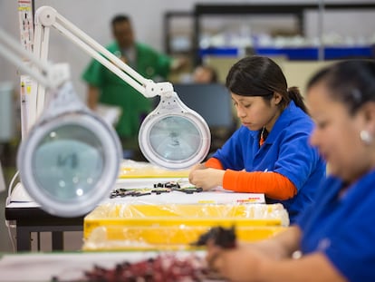 Empleados de la planta TECMA en Ciudad Juárez.