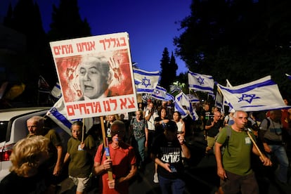 Miles de israelíes protestan este jueves en Jerusalén contra el primer ministro israelí, Benjamín Netanyahu.