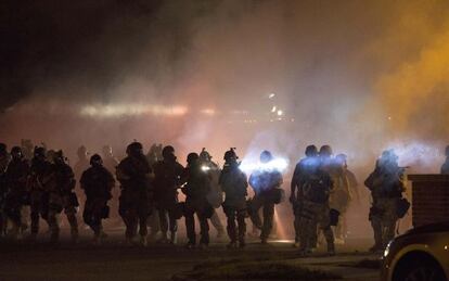 Escena policial durante los disturbios en Ferguson.
