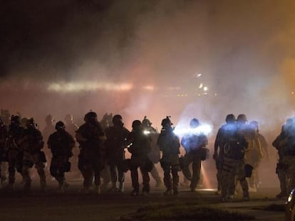 Escena policial durante los disturbios en Ferguson. 