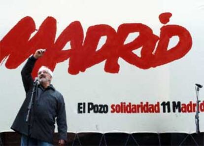 El dibujante Forges, durante el concierto que se desarolló hoy en el Pozo del Tío Raimundo en recuerdo a las victimas del 11-M.