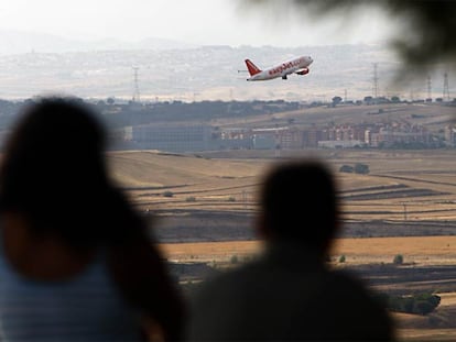 La pista en la que se estrelló el vuelo JK5022 de Spanair, desde el mirador del Picón del Cura, en Paracuellos de Jarama.