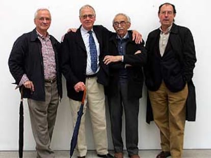 Luis Feito, Martín Chirino, Antonio Suárez y Rafael Canogar, de izquierda a derecha, en la exposición.