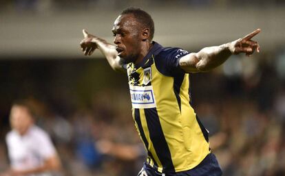 Usain Bolt en un partido con el Central Coast Mariners.