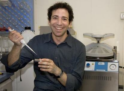 Michael Ellopwitz , biólogo y físico del Instituto de Tecnología de California
