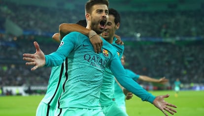 Piqué celebra el seu gol al Borussia Park.