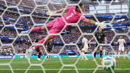 Irán rescata el empate en un debut marcado por la guerra