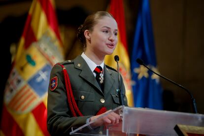 La princesa de Asturias, Leonor de Borbón, pronuncia unas palabras durante uno de los homenajes.