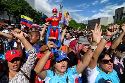 El presidente de la Asamblea Nacional, Jorge Rodríguez, pidió que los militantes del Partido Socialista de Venezuela (PSUV) se movilicen en Caracas en respaldo a Maduro y en “defensa de la paz”. En la imagen, ciudadanos se manifiestan a favor de Maduro y el chavismo.